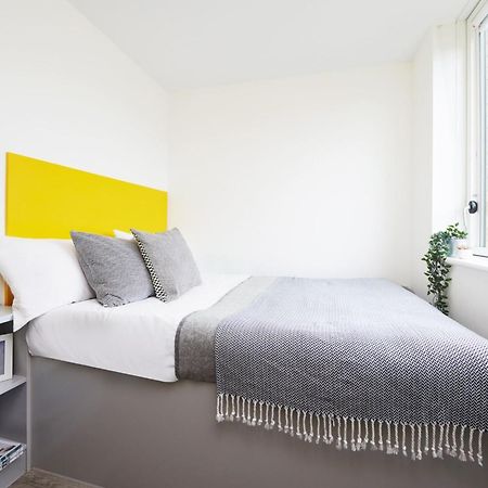 For Students Only Ensuite Bedrooms With Shared Kitchen At Cathedral Point In Winchester Bagian luar foto